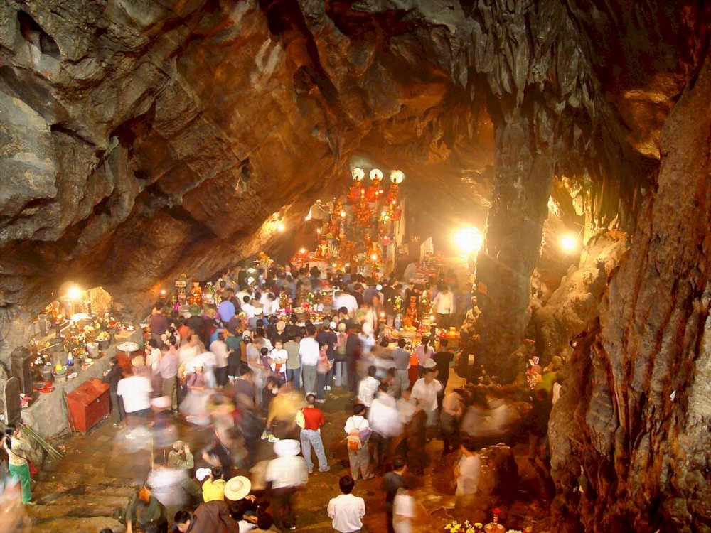 Ánh sáng mờ ảo từ đèn phản chiếu